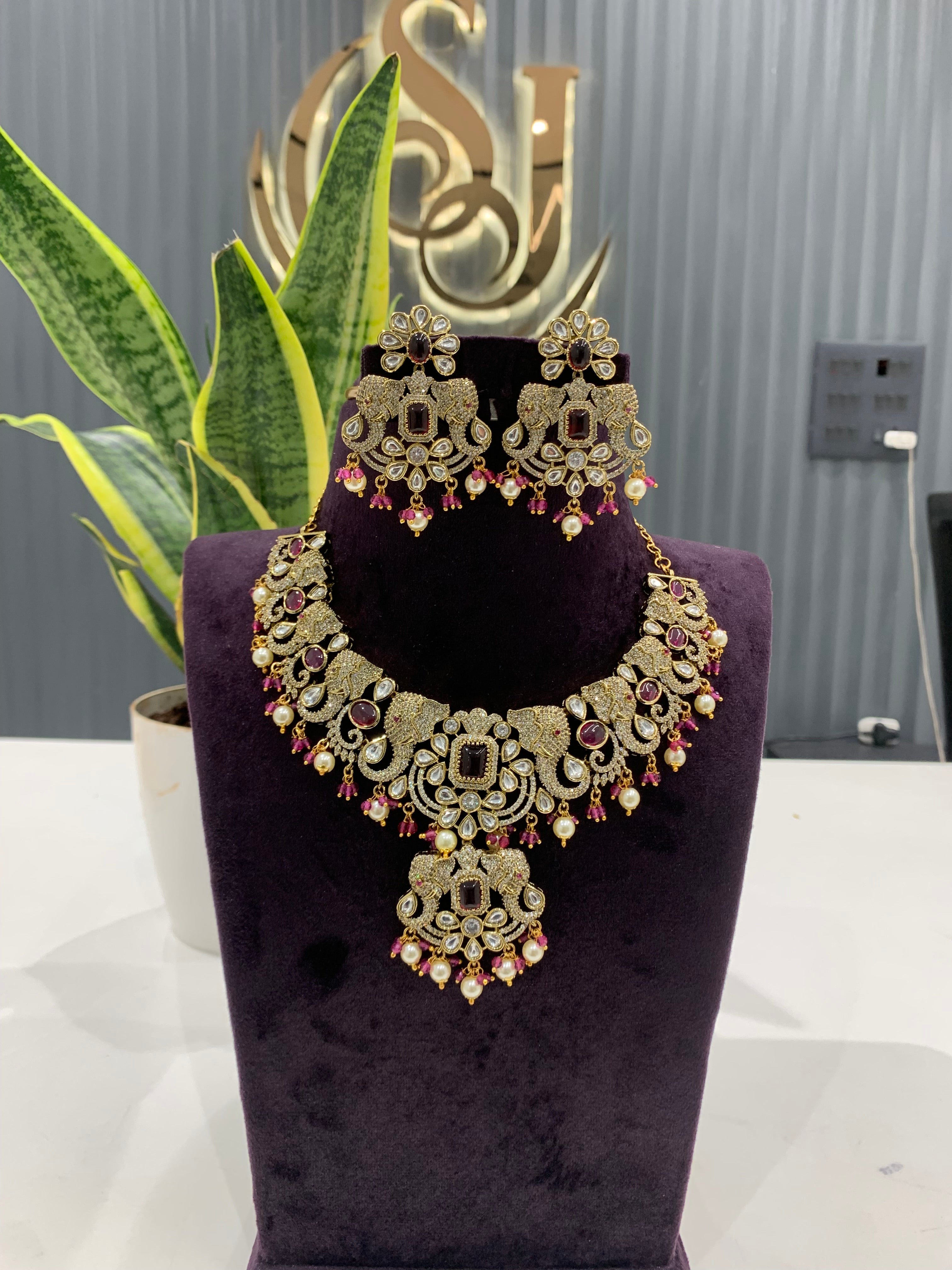 Beautiful Neckset