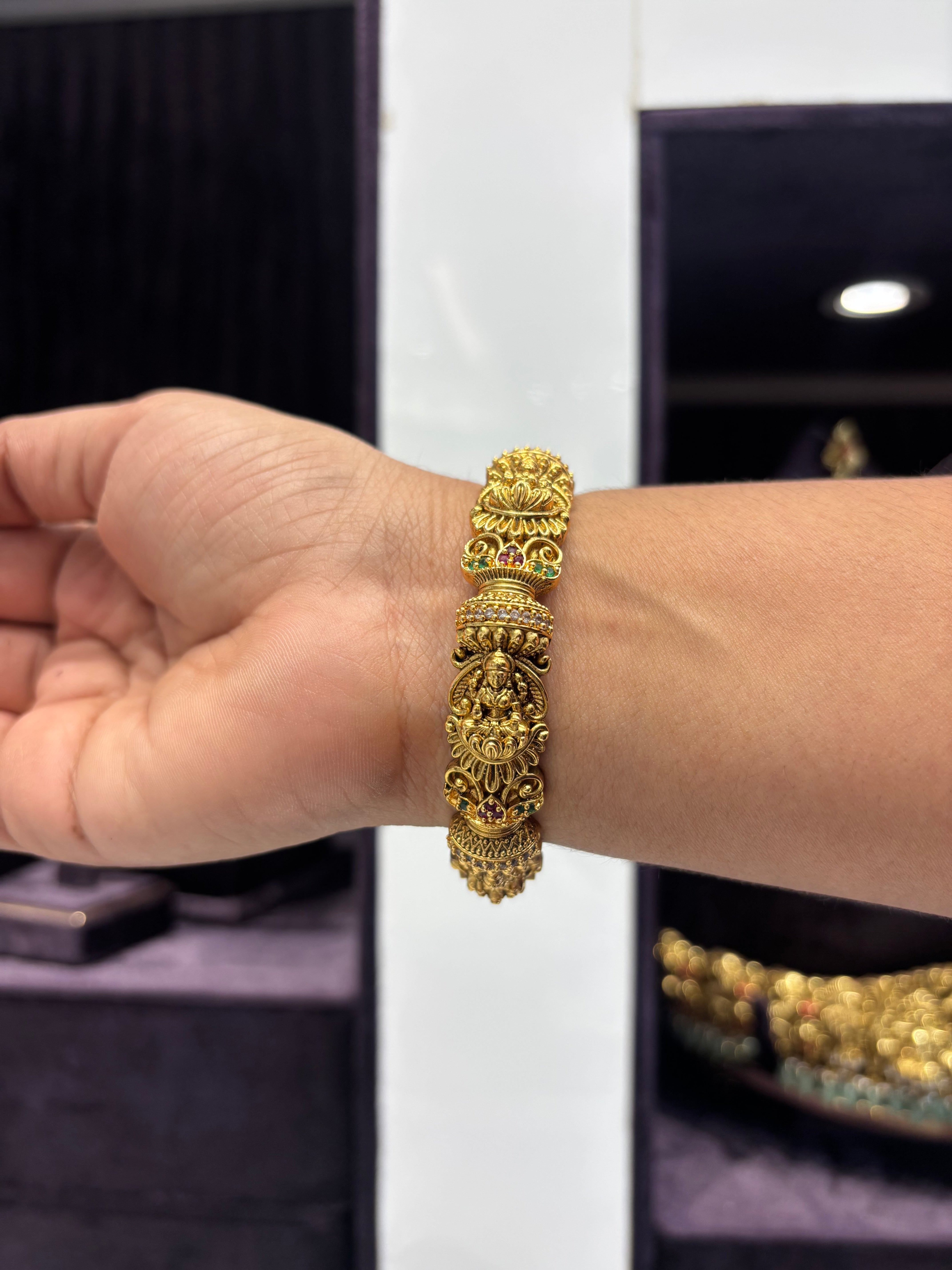 Beautiful 3D openable bangle (open type )