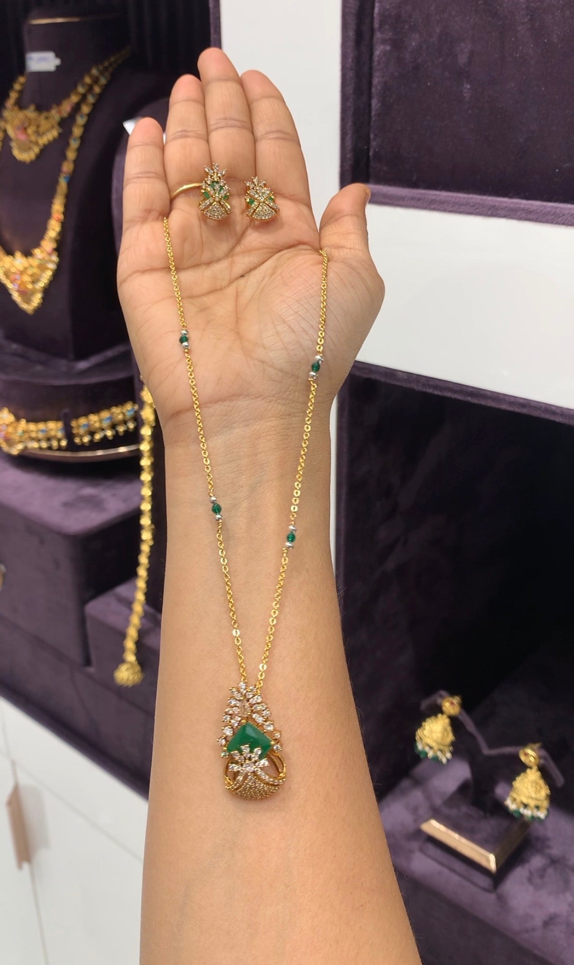 Beautiful Pendent Chain