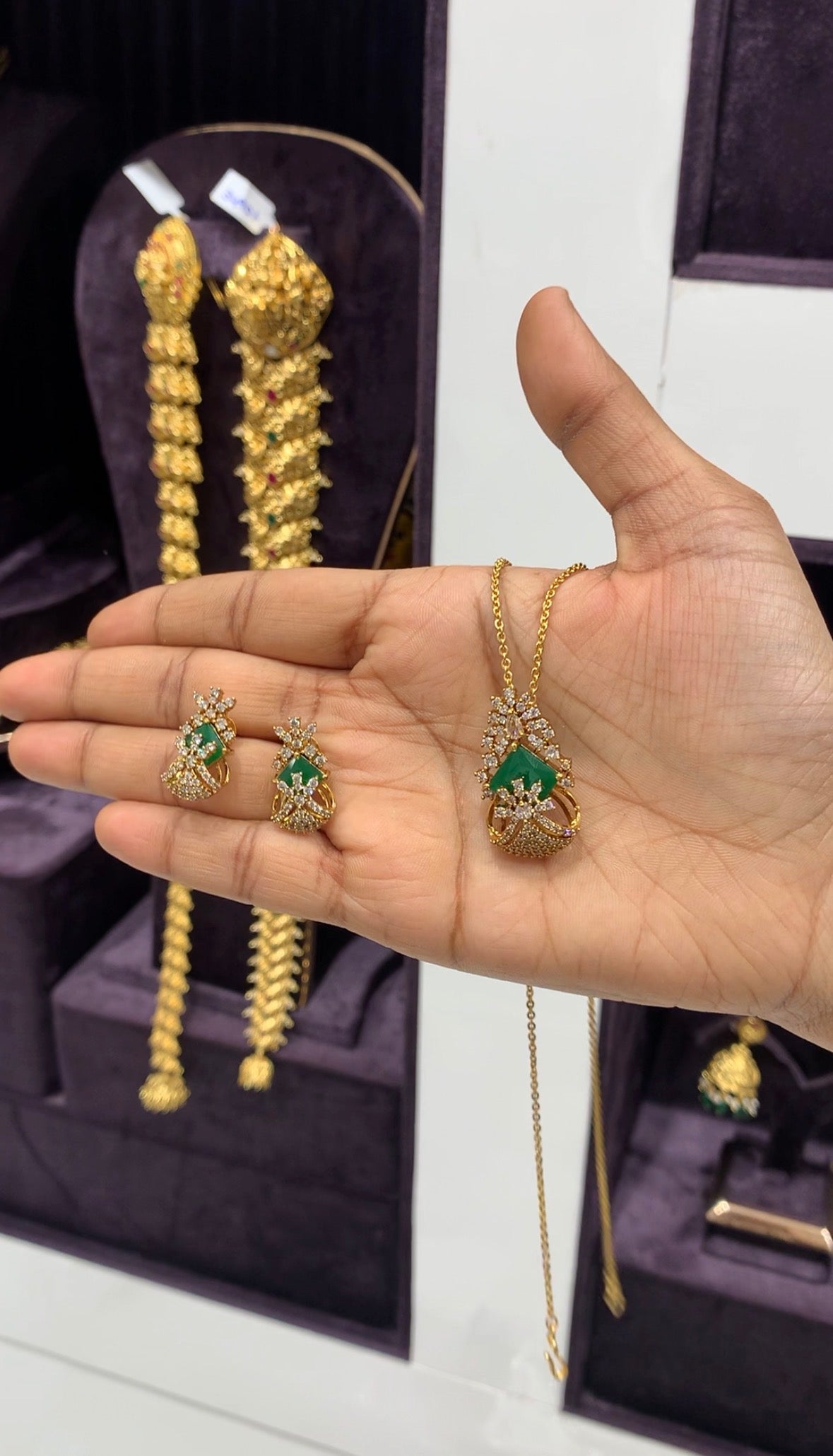 Beautiful Pendent Chain