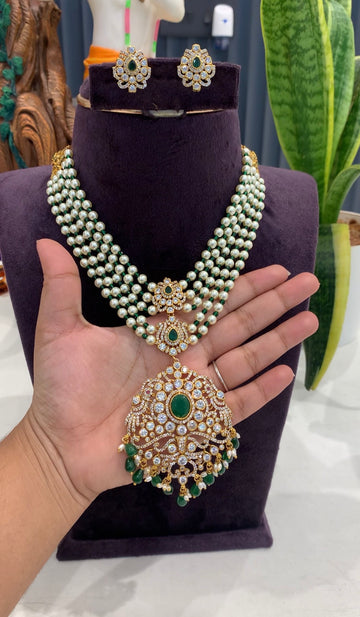Beautiful pearl beads set 18-20inch with pushback earrings