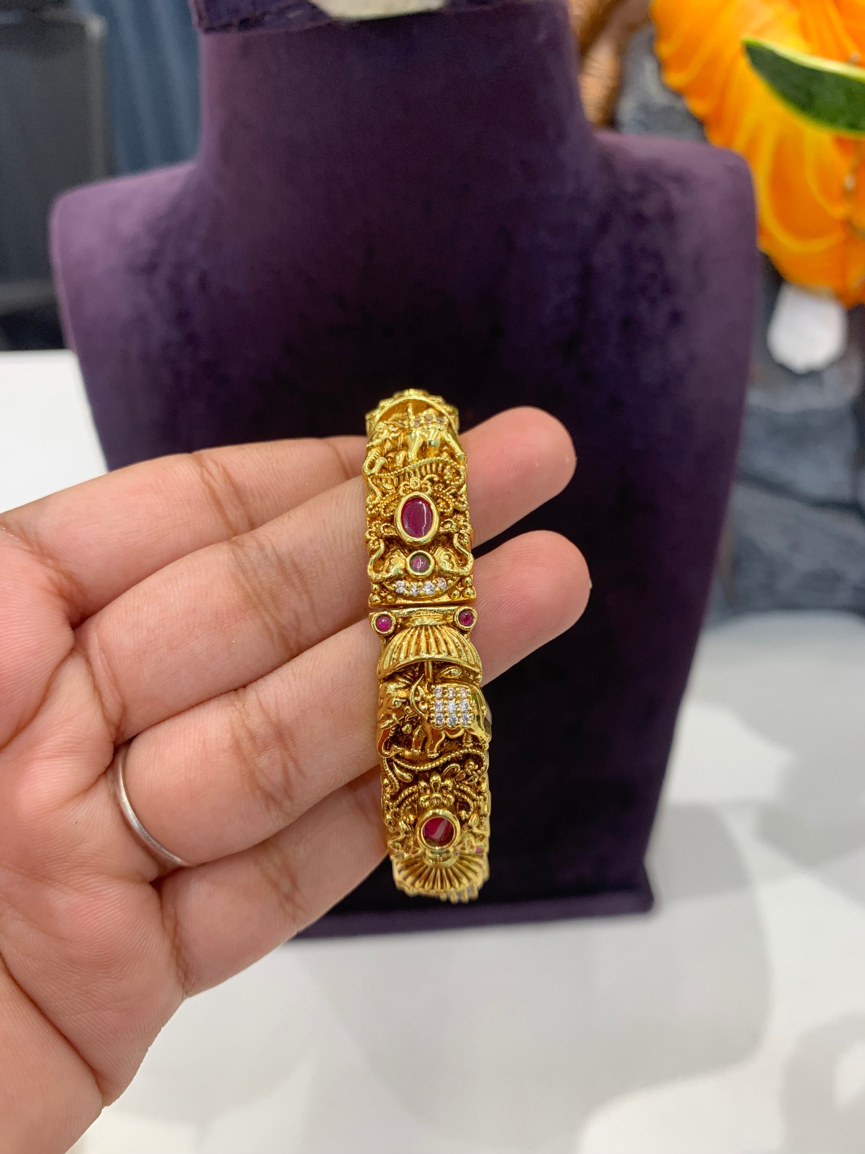 Beautiful single openable bangle