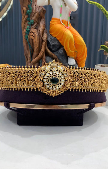Beautiful adult vaddanam