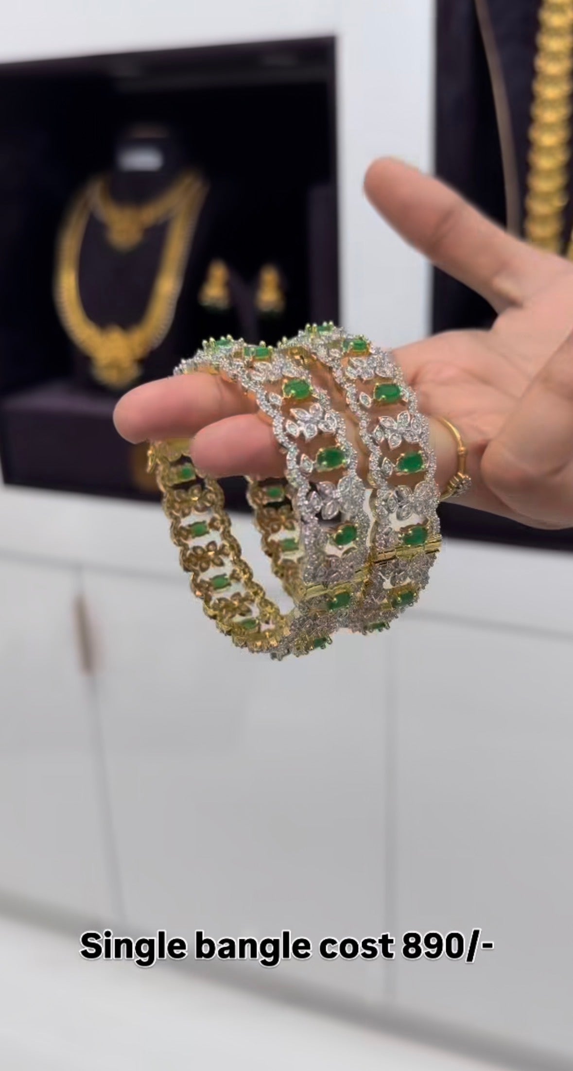 Beautiful GJ polish openable bangle (single)free size
