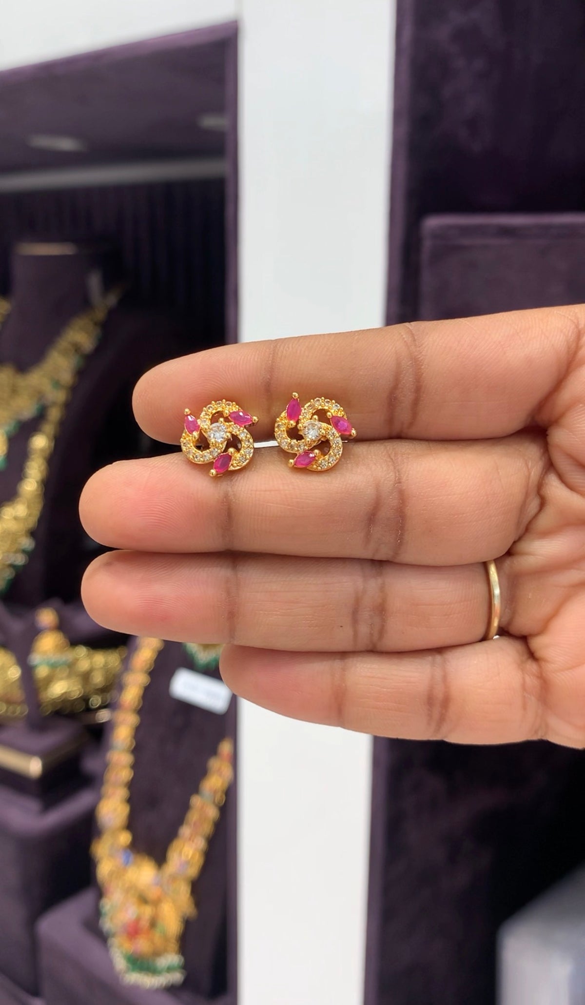 Daily wear screw back earrings