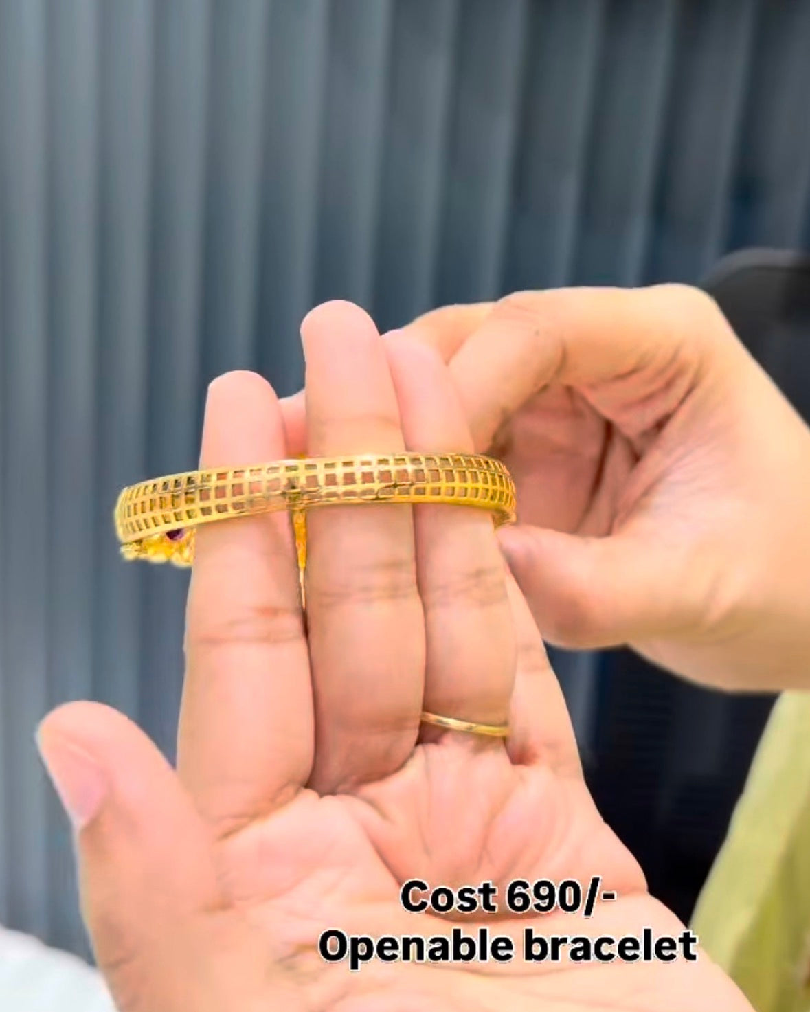 Beautiful Openable Bracelet