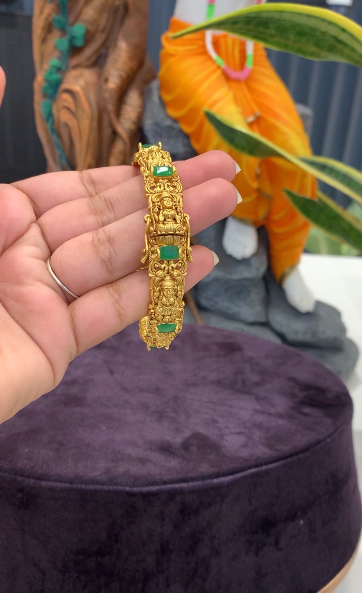 Beautiful openable bangle (free size)