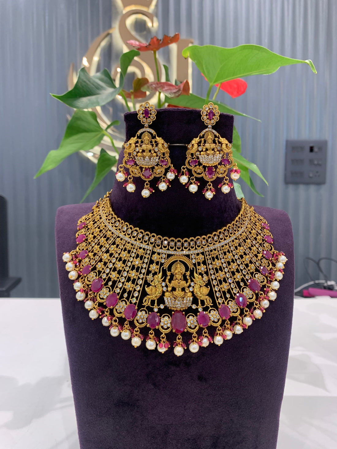 Beautiful Heavy Premium Chocker Set