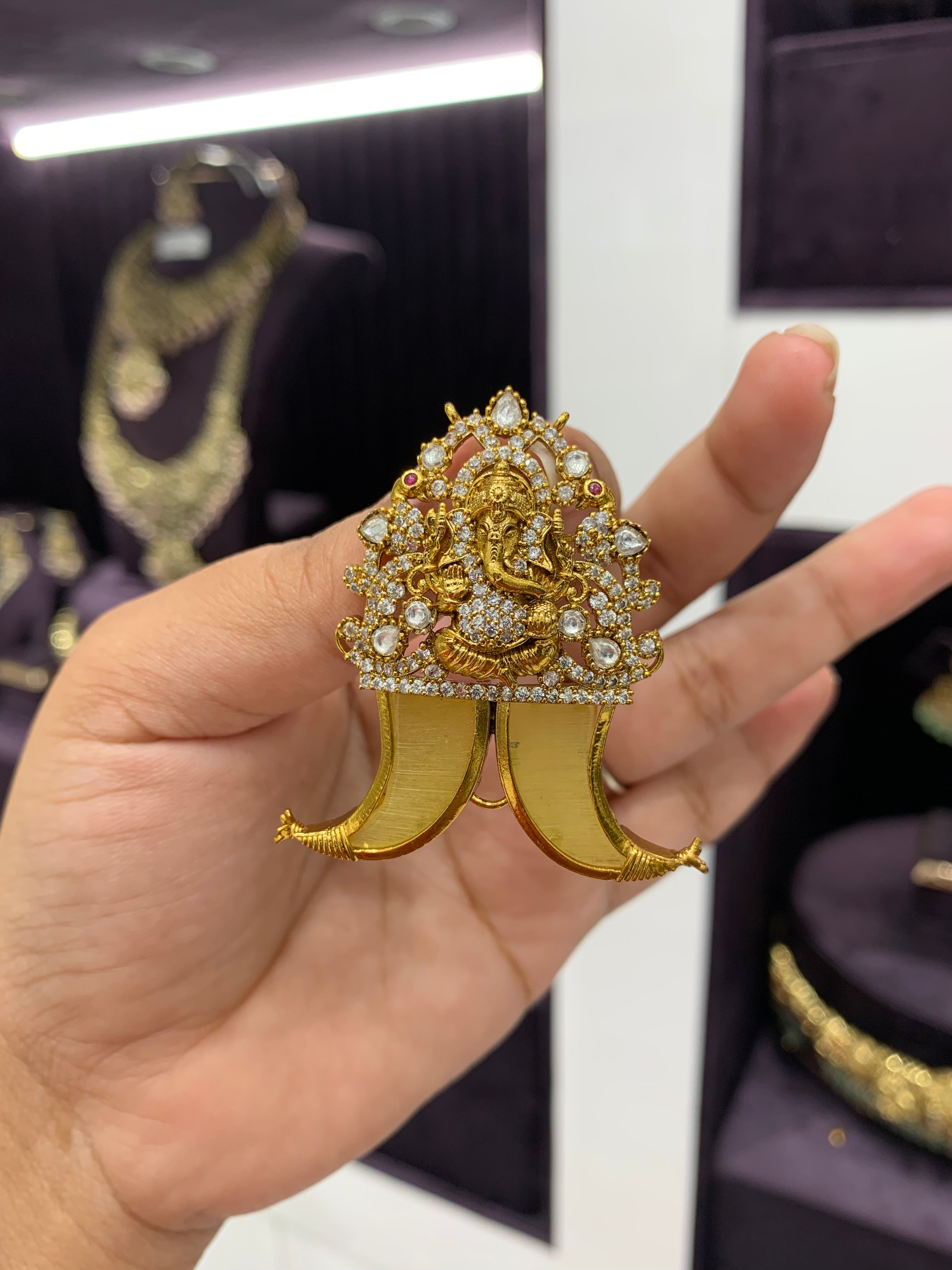 Beautiful Ganesh Tiger Nail with Backhook