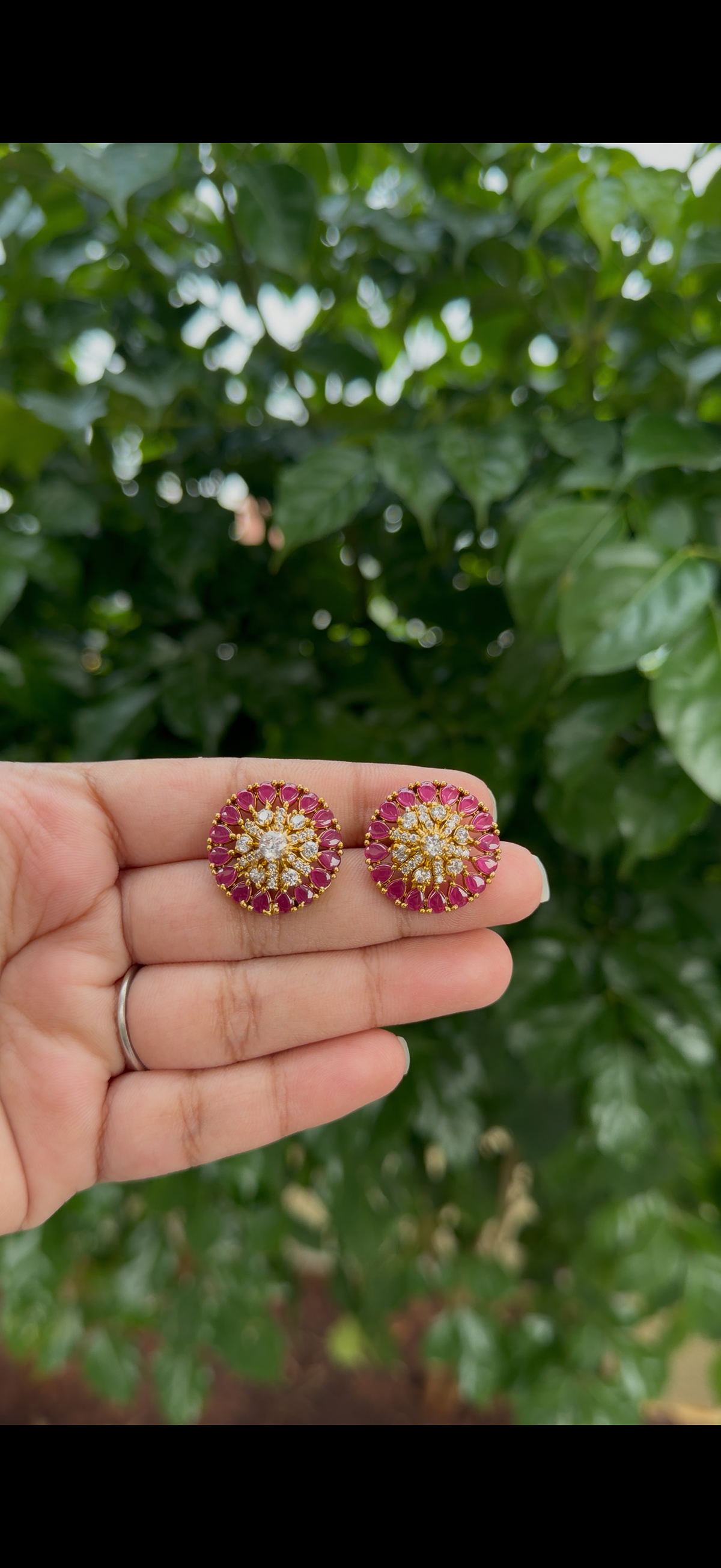 Beautiful earring studs with pushback
