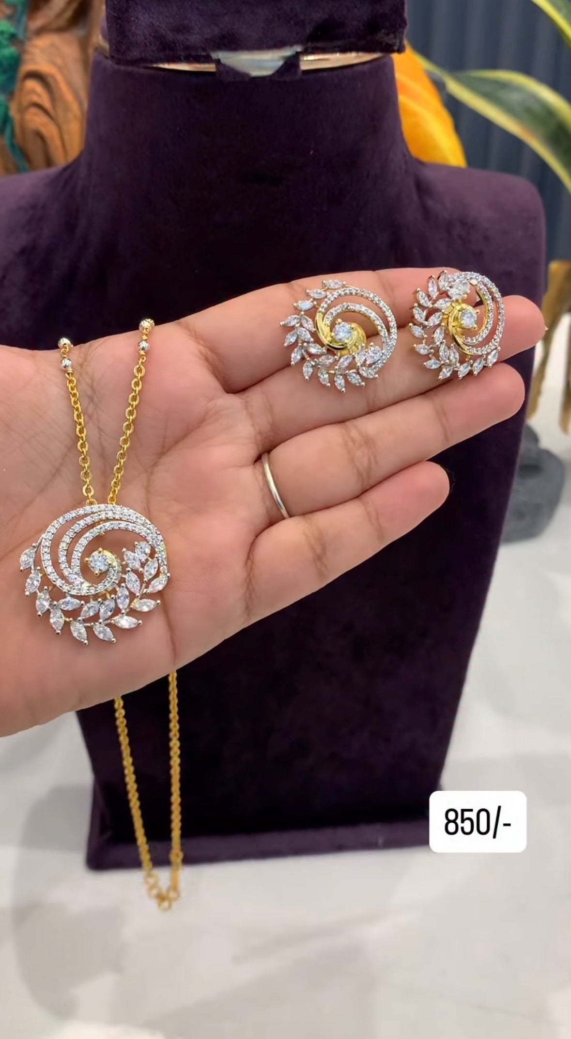 Beautiful GJ locket With customised Chandraharam chain 18 inches