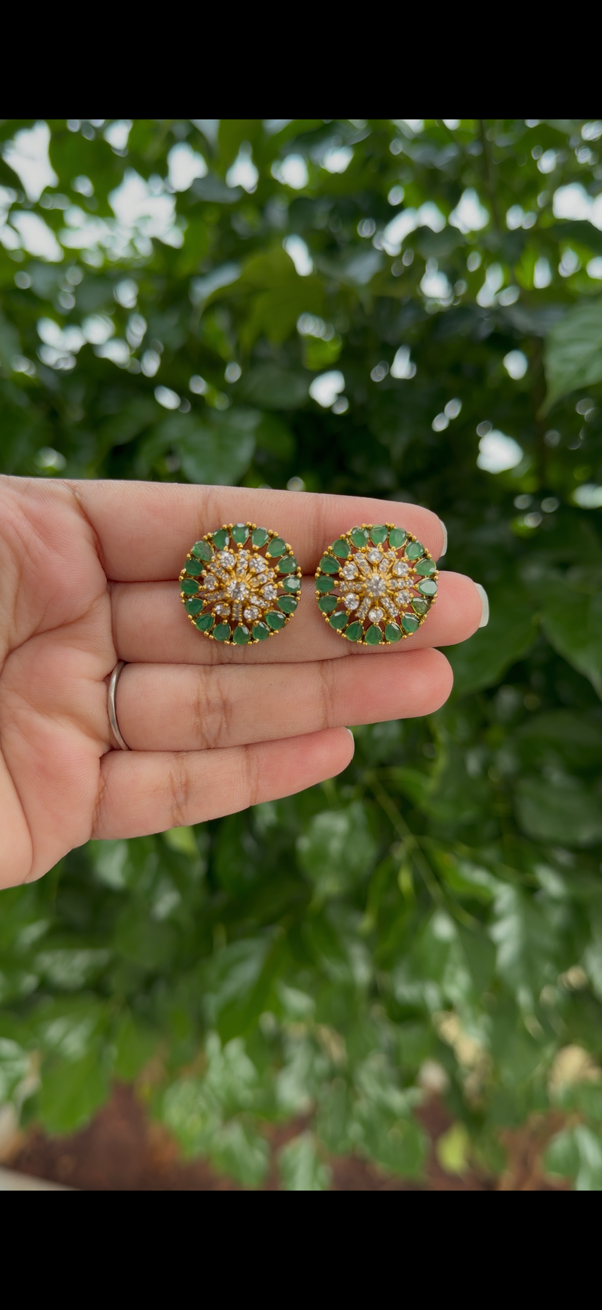 Beautiful earrings studs with pushback