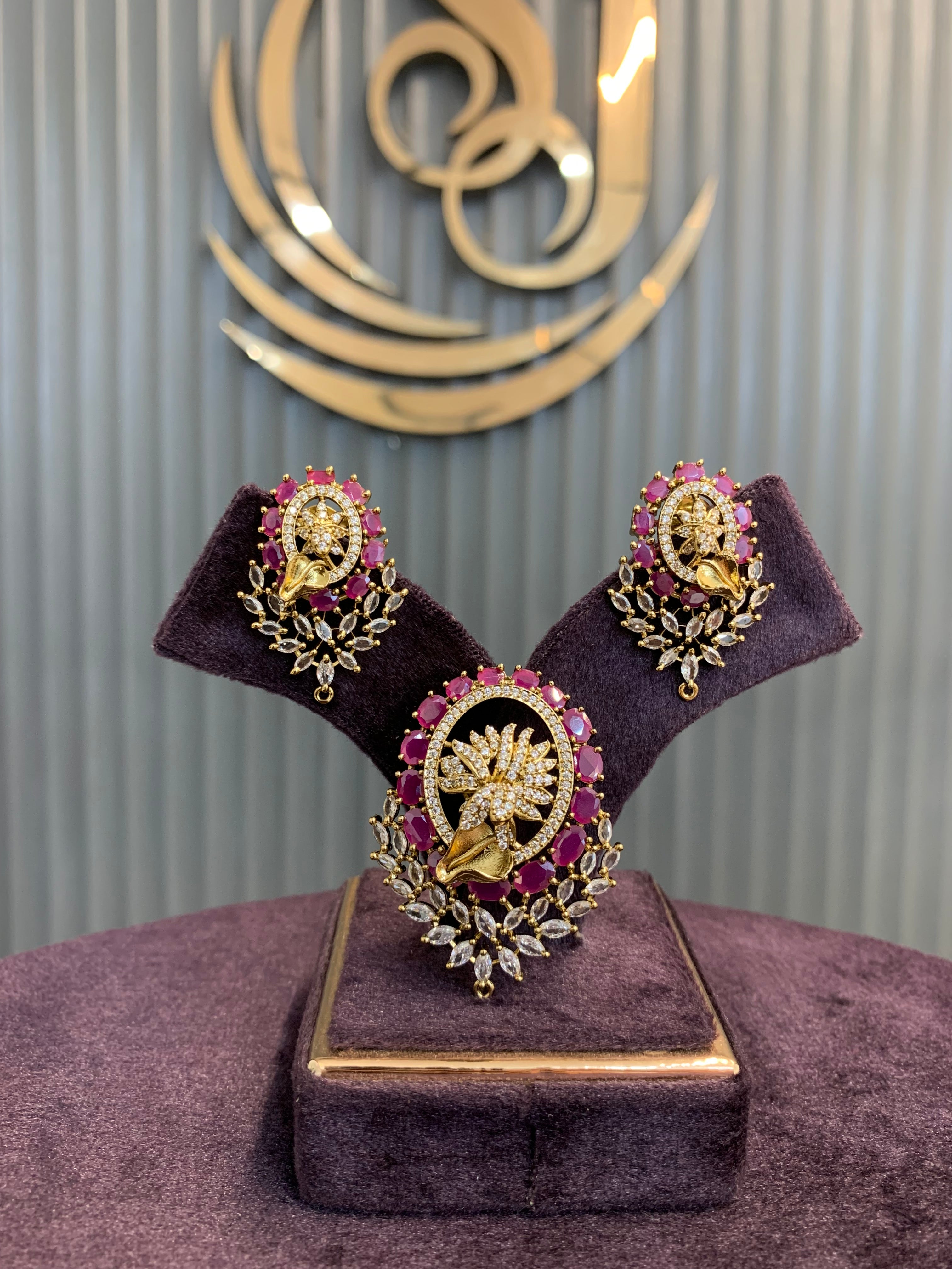 Beautiful Pendent set with Earrings And Backhook