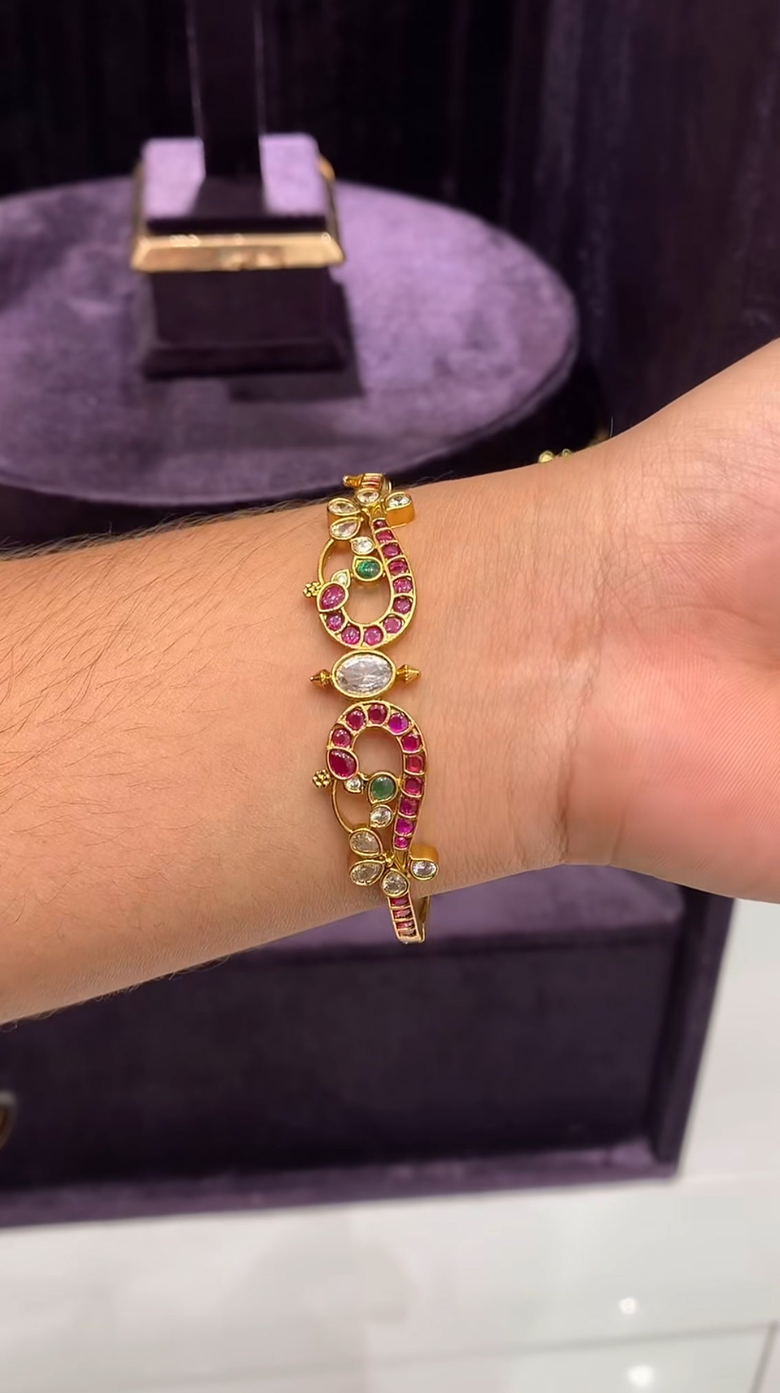 Beautiful Open Type Bracelet