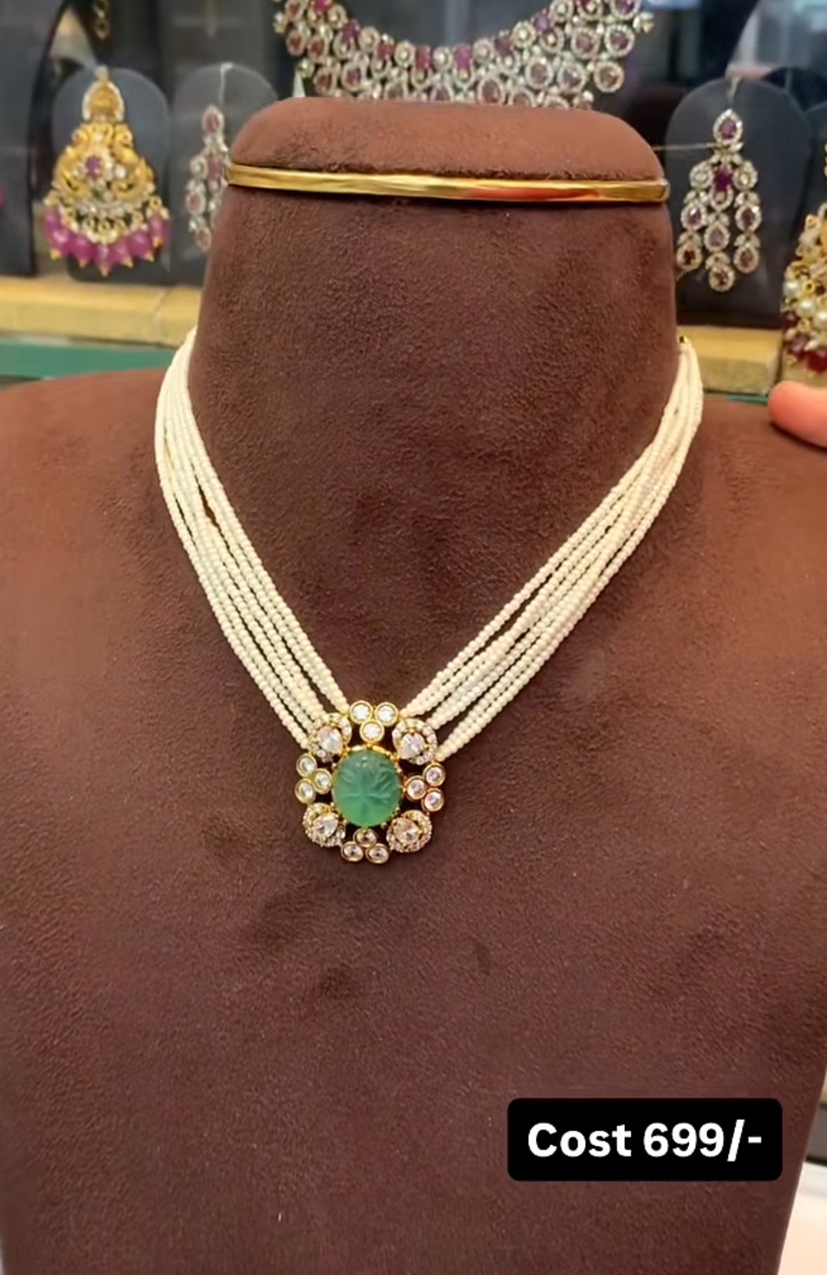 Beautiful Sugarpearls Chocker set