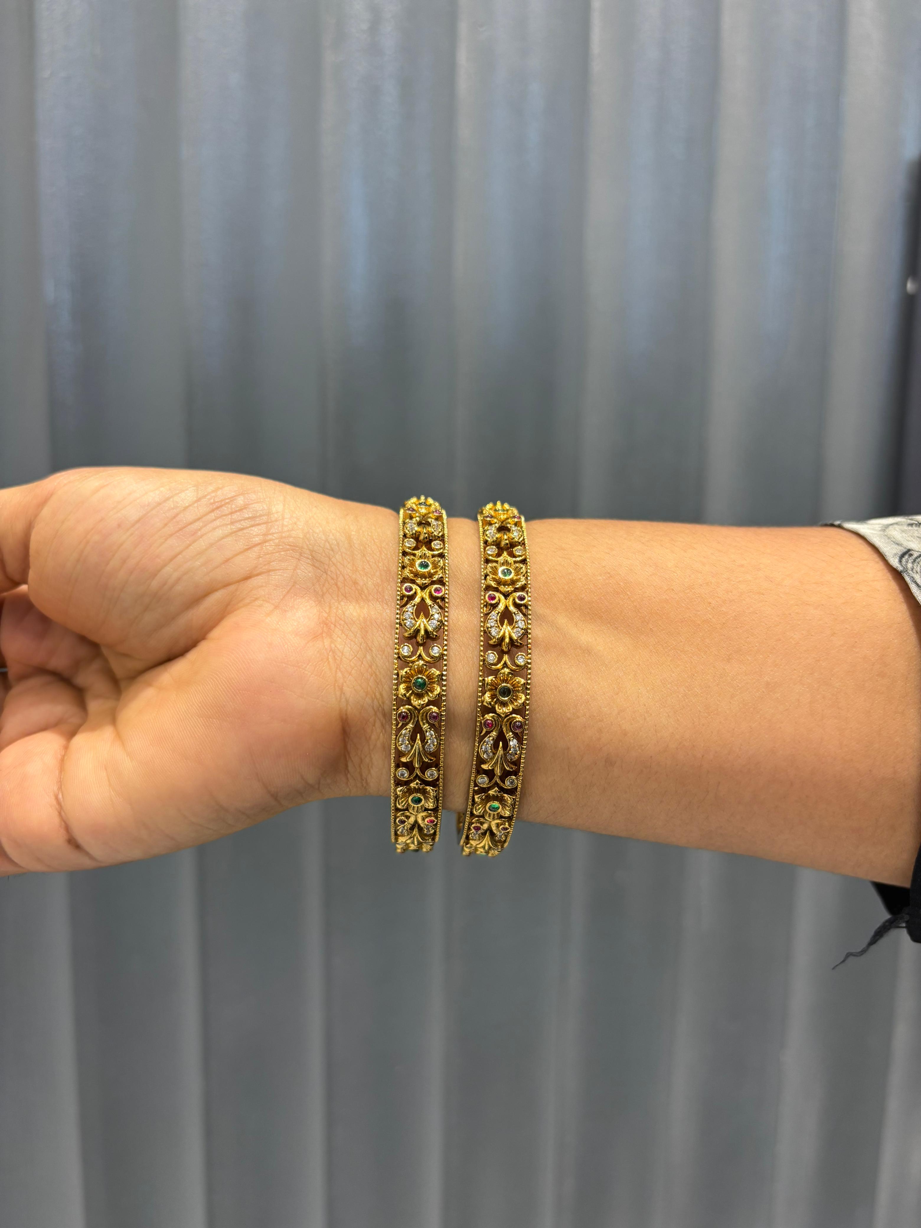 Beautiful mehendi polish bangles
