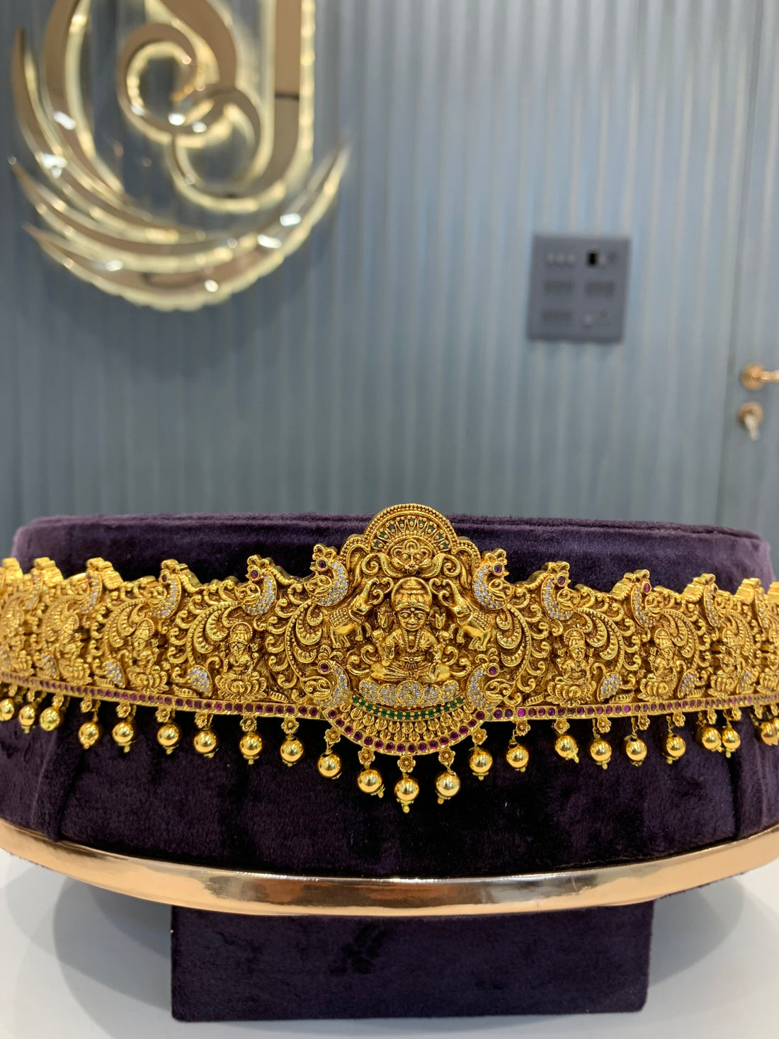 Beautiful adult vaddanam