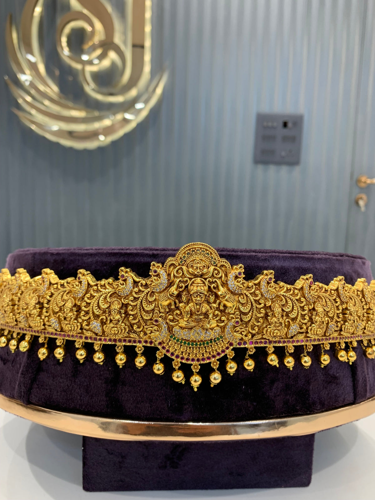 Beautiful adult vaddanam