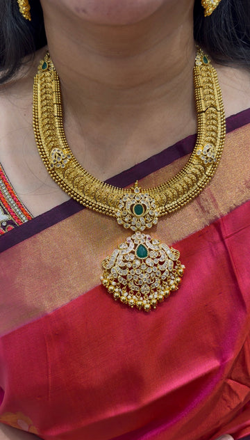 Beautiful uncut stone pendant kasula necklace with screwback earrings