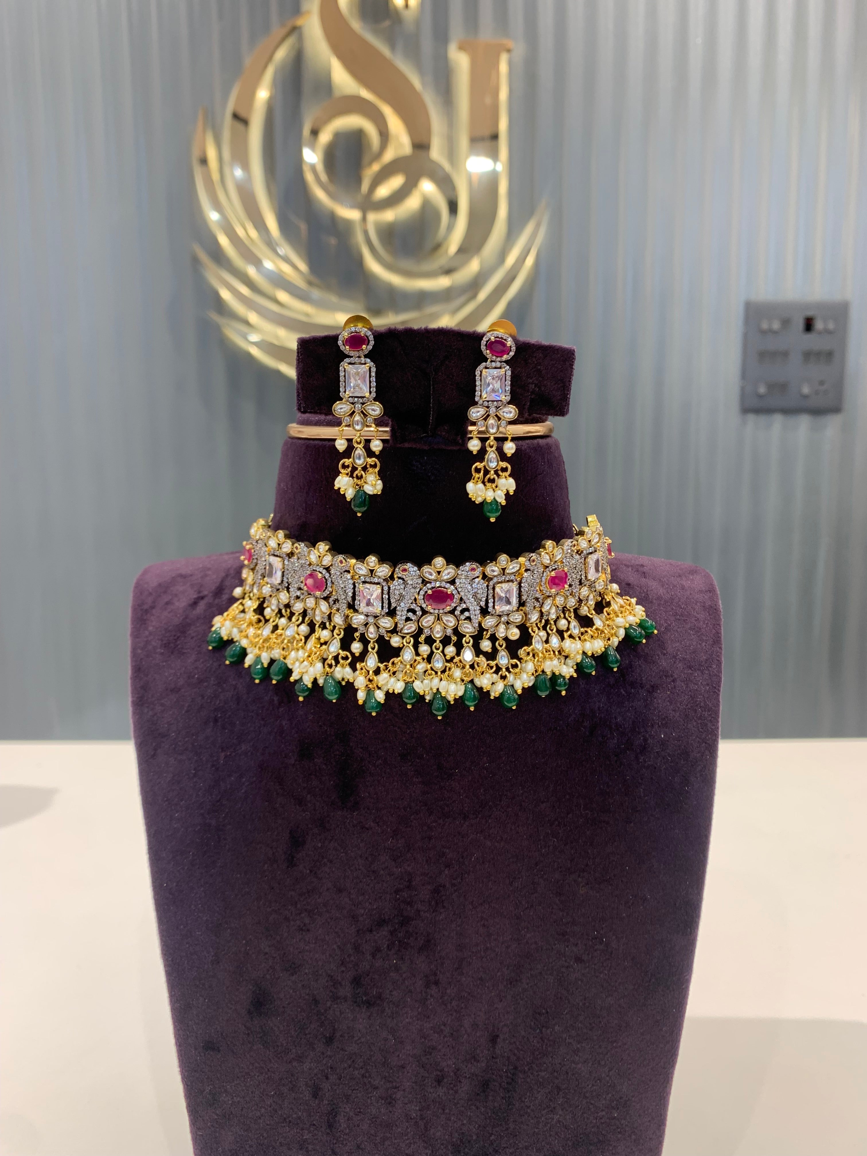 Beautiful Chocker Set
