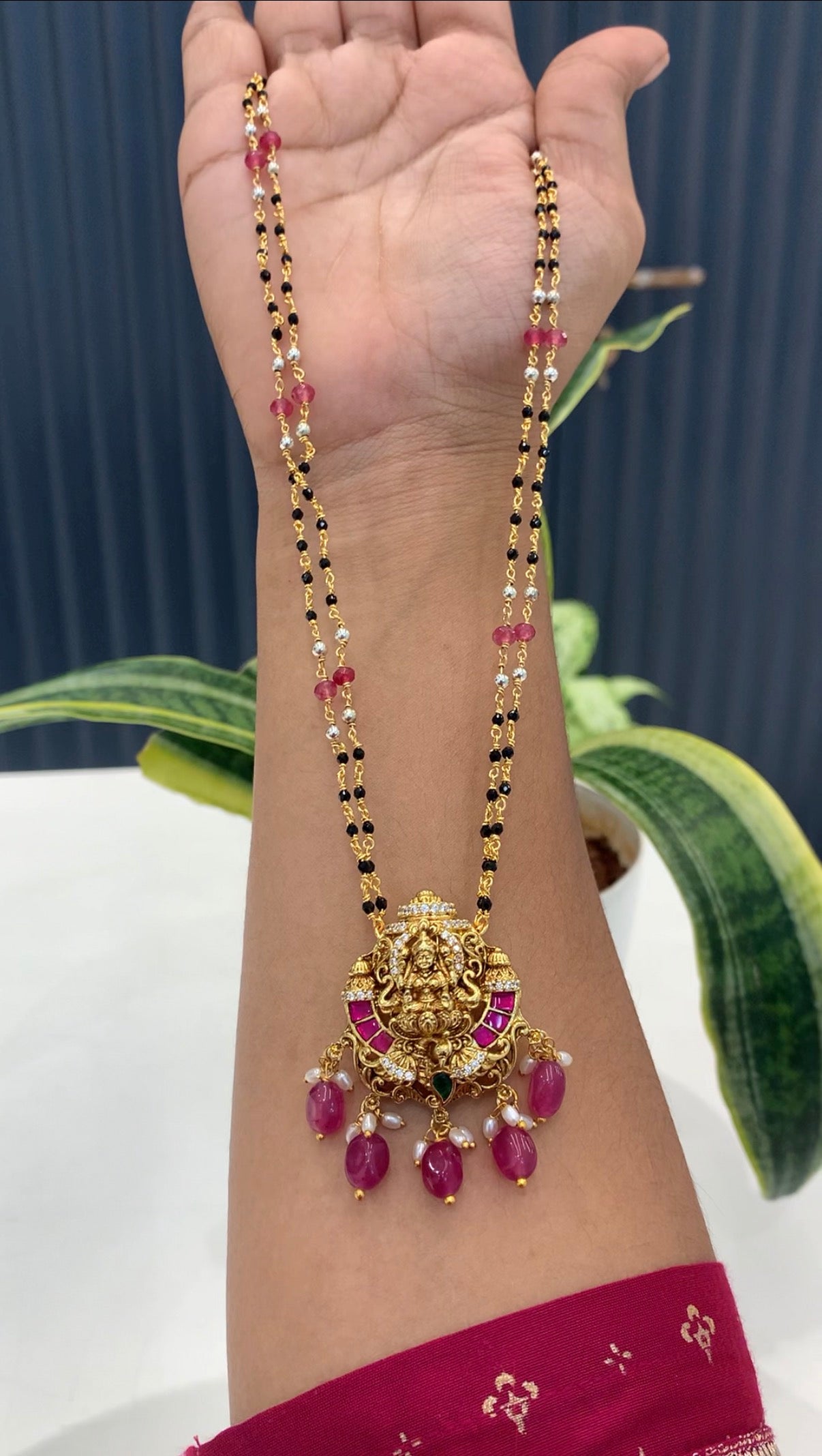 18inch blackbeads with jadav kundhan locket