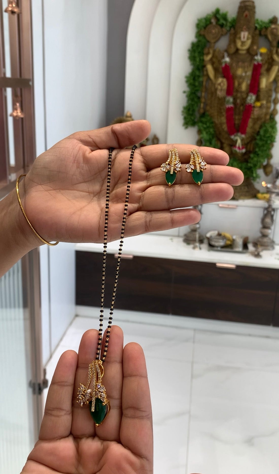 Beautiful green stone pendant set with blackbeads chain 18 inchs long