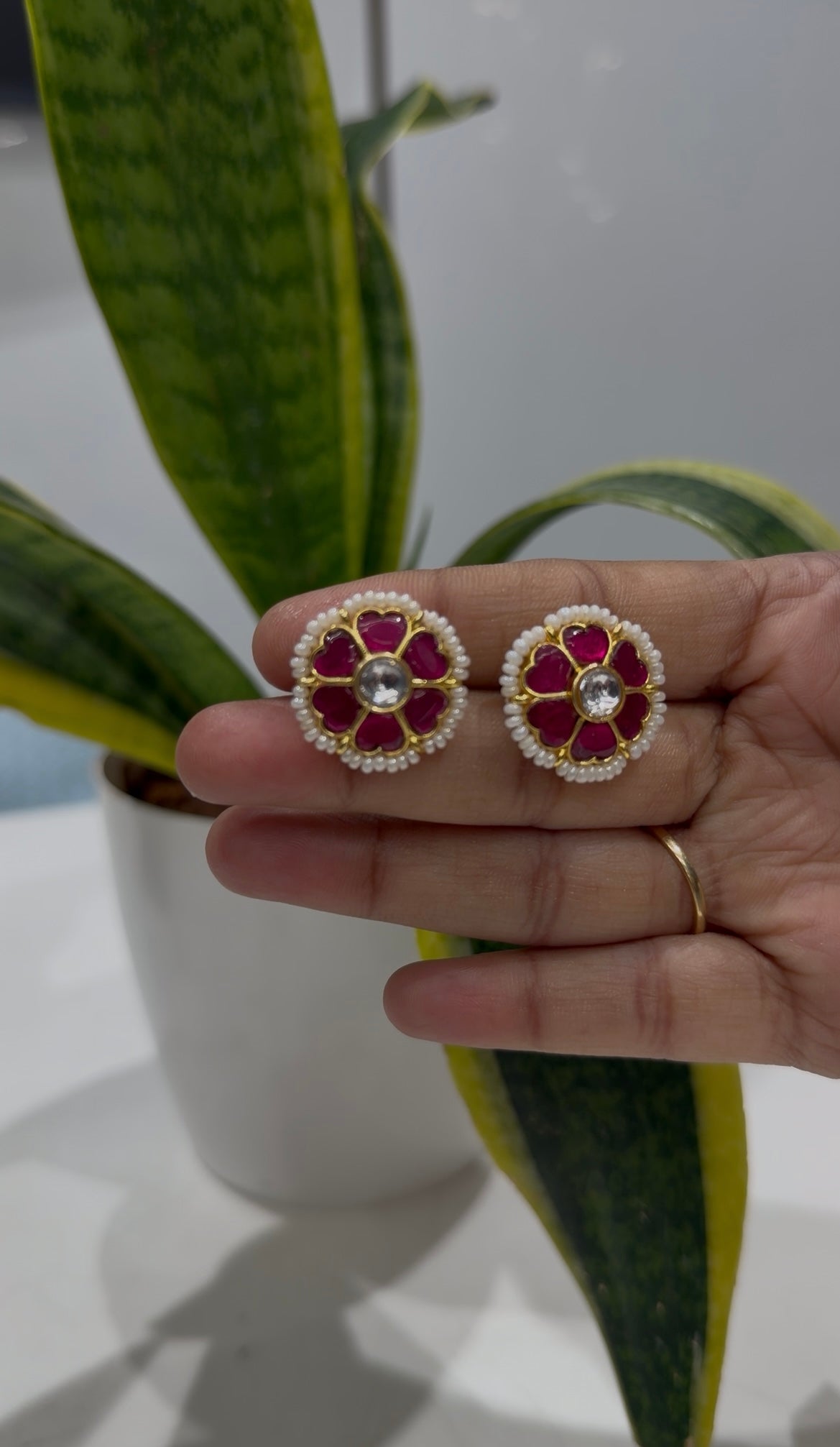 Beautiful jadau kundhan studs with pushback