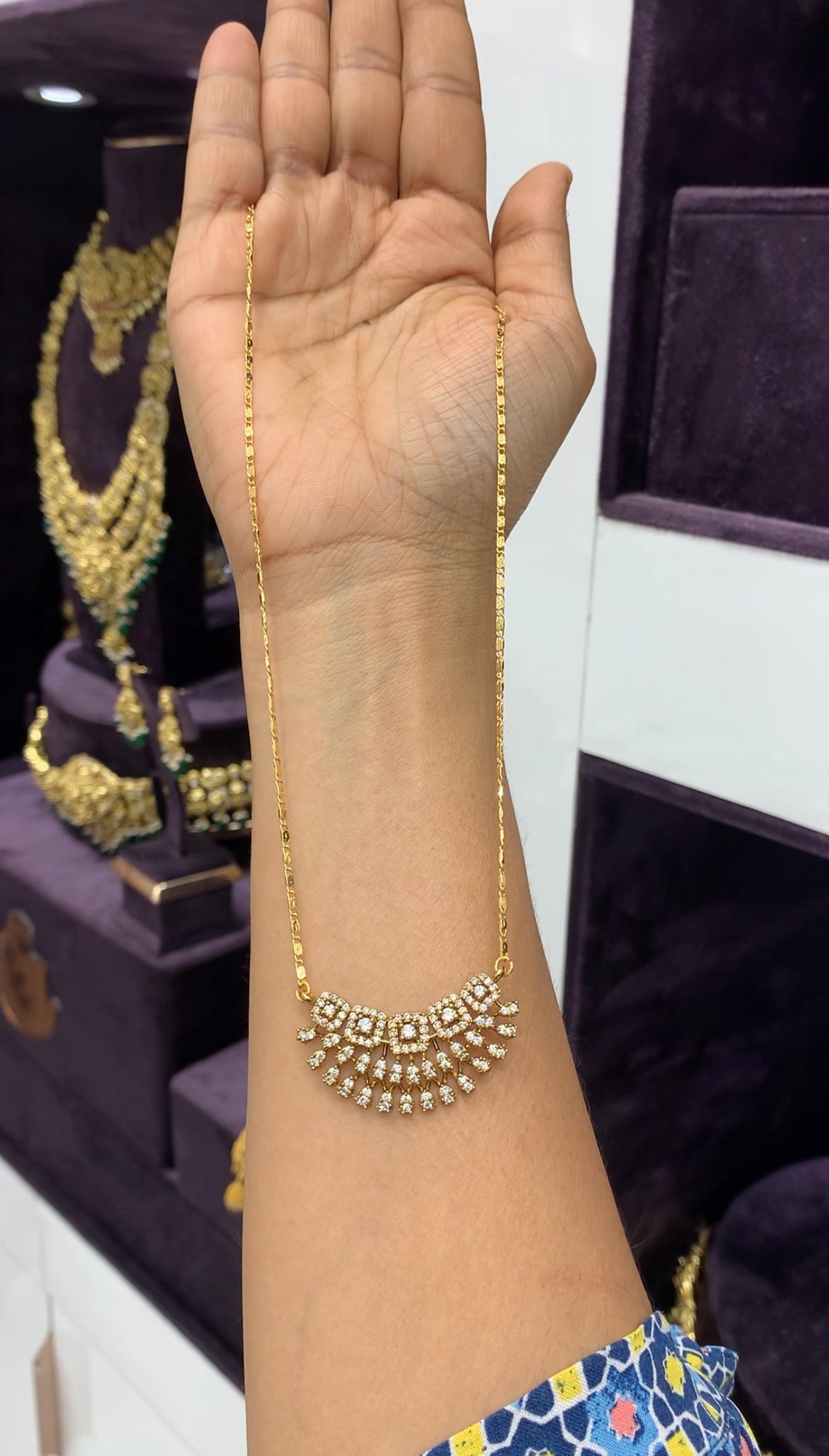 Beautiful white stones pendant with simple chain 18 inchs long
