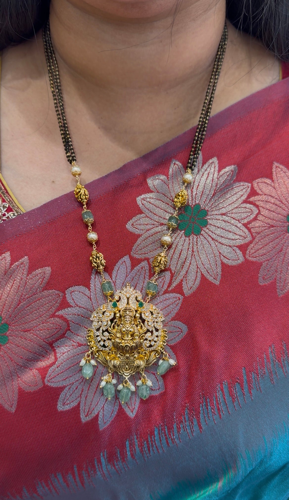 Beautiful Lakshmi devi pendant with handmaking pearls & blackbeads chain 24 inchs long