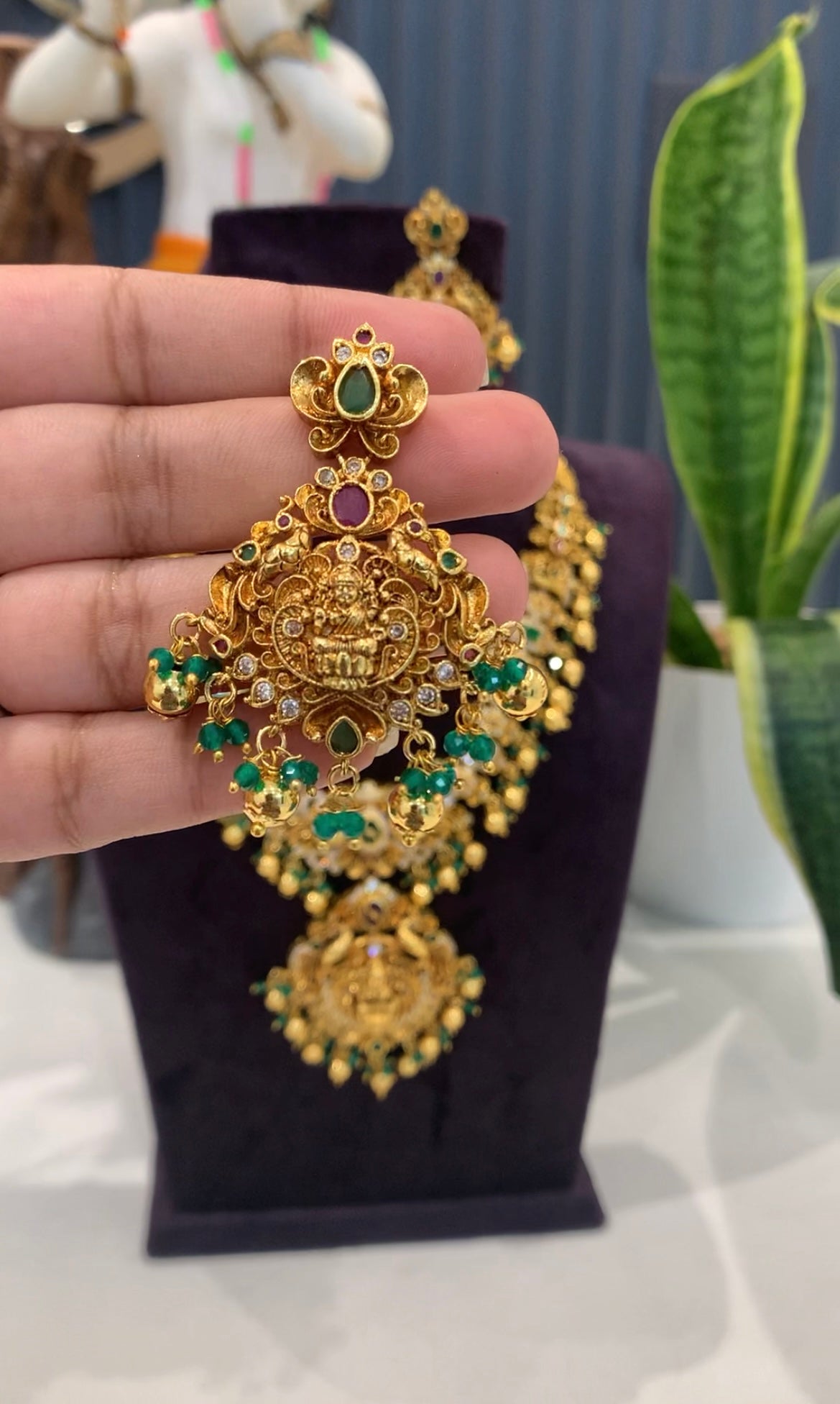 Beautiful green color CZ stones necklace with screwback earrings