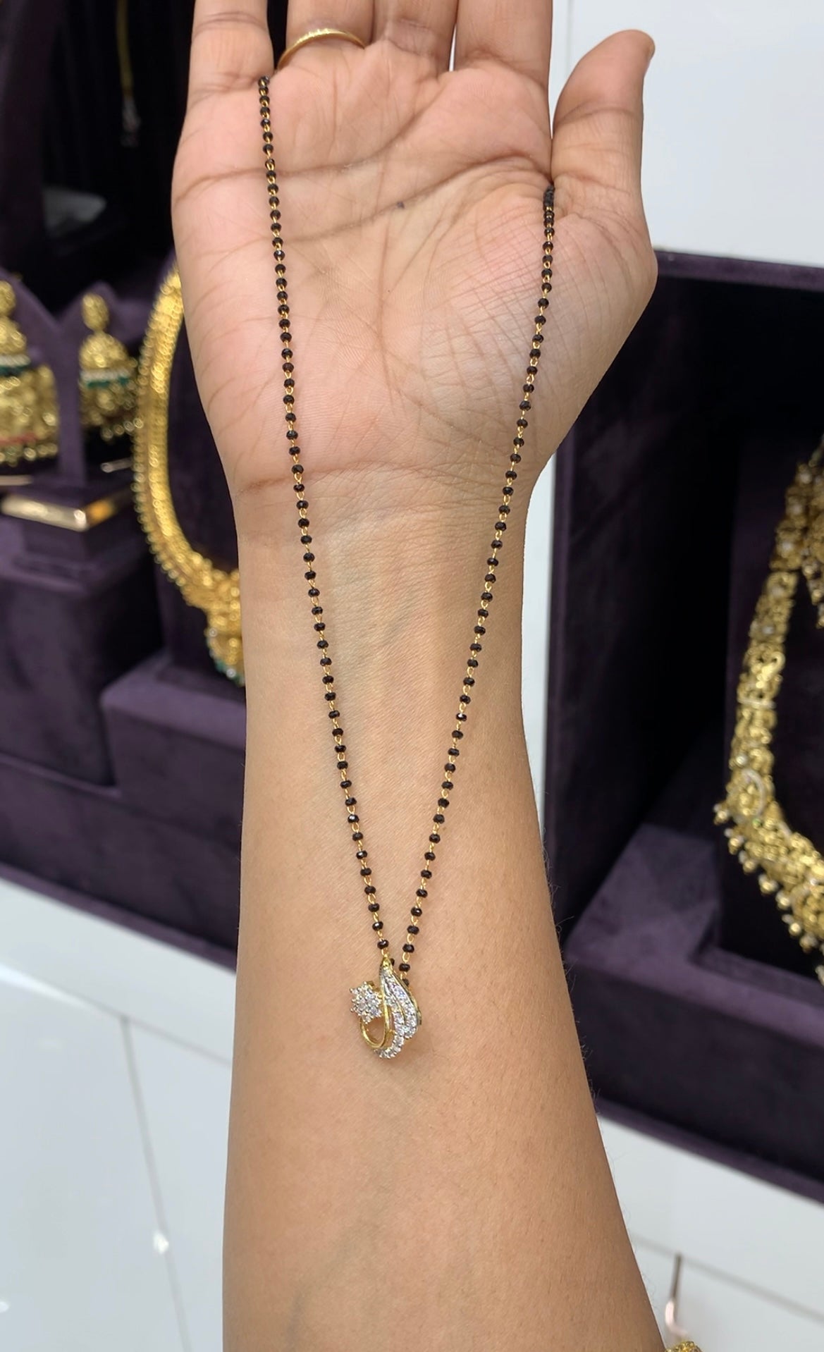 Beautiful simple pendent with blackbeads chain 18 inchs long