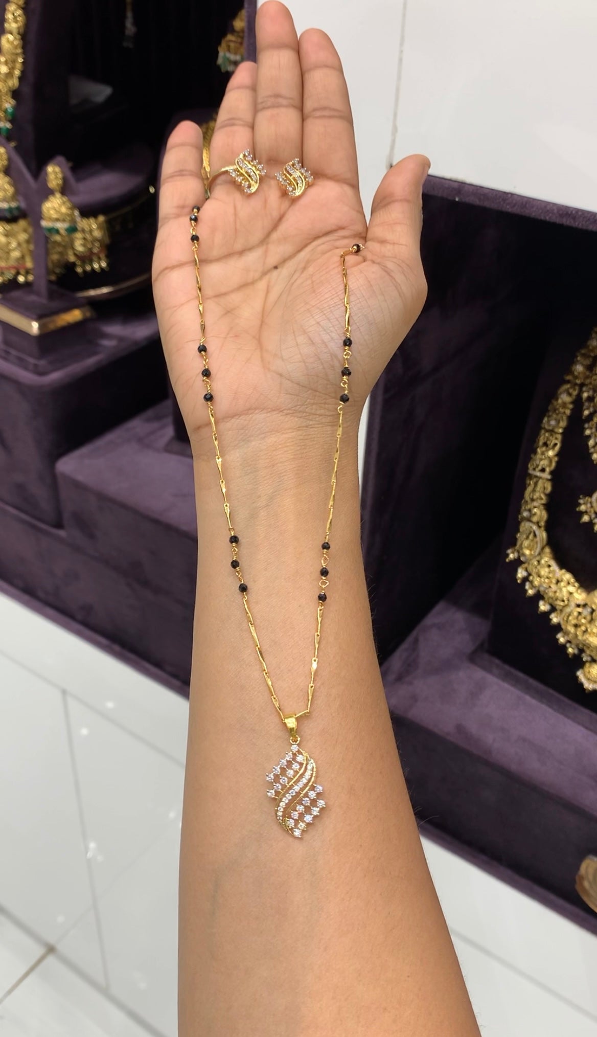 Beautiful white stones pendent set with blackbeads chain 18 inchs long