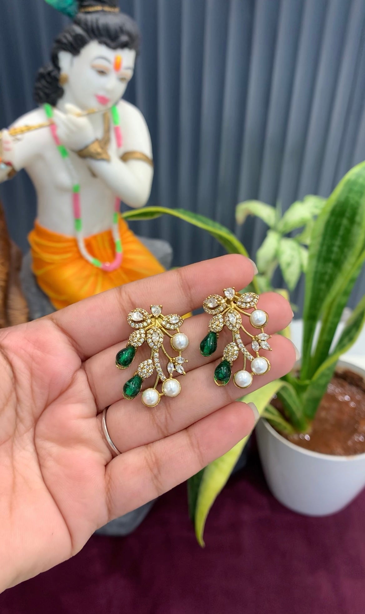 Beautiful green & white  CZ stones necklace  with pushback earrings