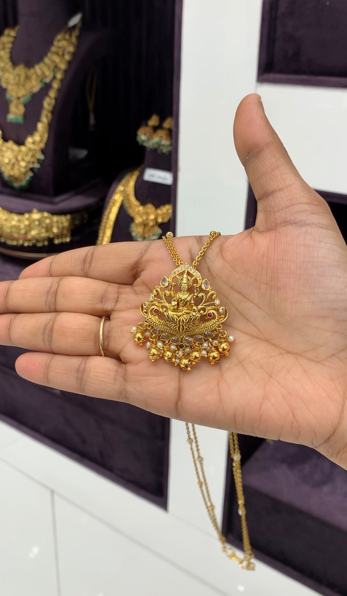 Beautiful Lakshmi devi pendant with handmaking chandraharam chain 18 inchs long