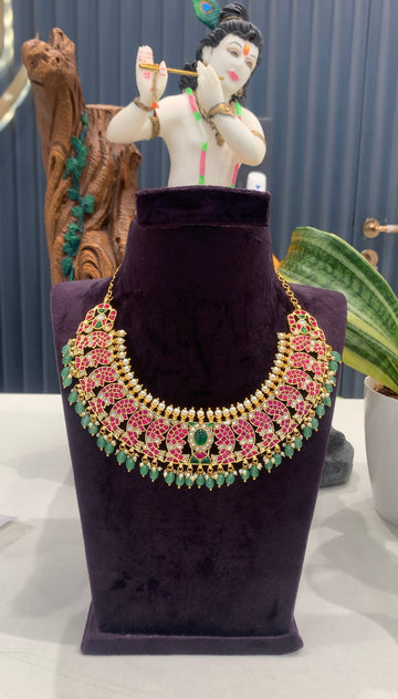 Beautiful jadau kundhan necklace with beads finishing