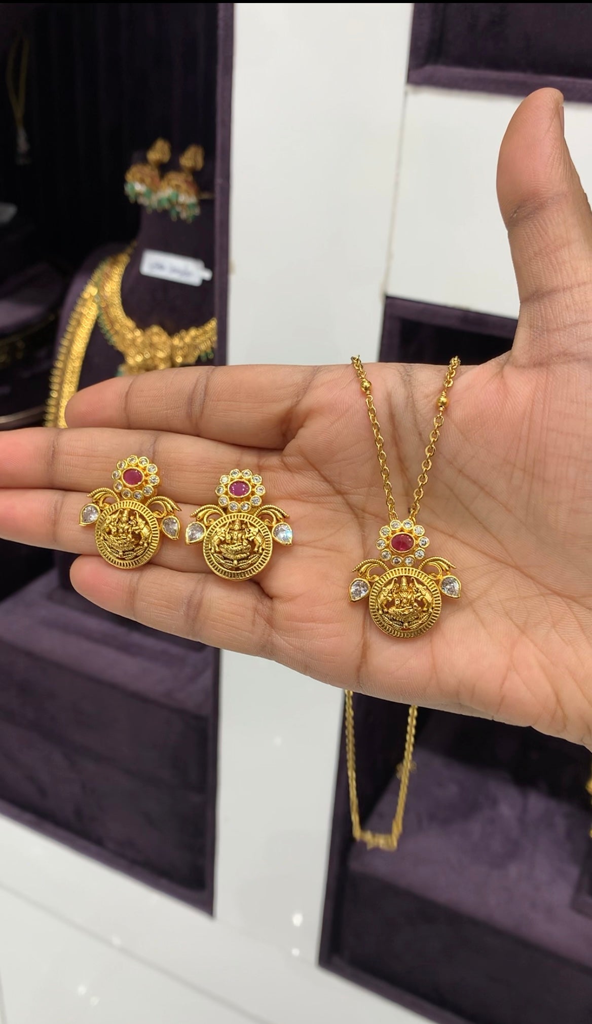 Beautiful kasula model pendant set with chandraharam chain 18 inchs long