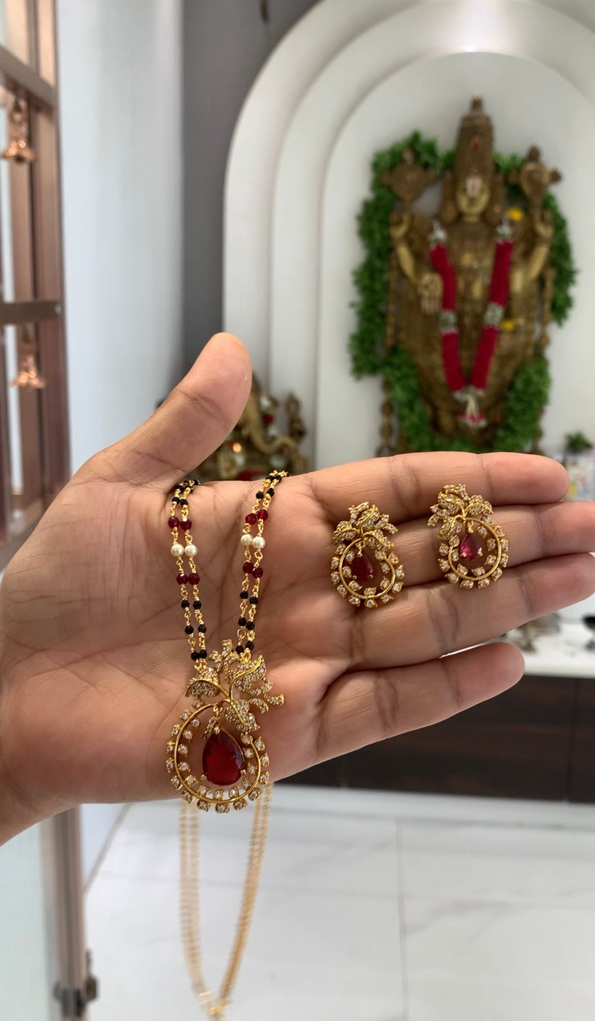 Beautiful red color pendant set with handmaking blackbeads & chandraharam chain 18 inchs long