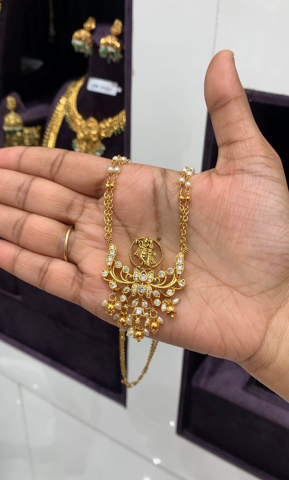 Beautiful radha krishnna pendent handmaking chandraharam & pearls chain 18 inchs long