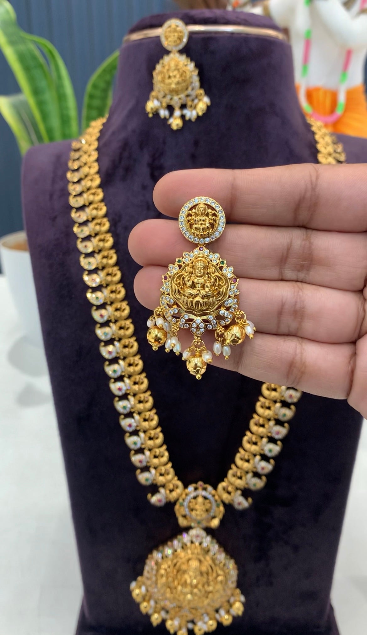 Beautiful peacock & mango design long haram with screwback earrings