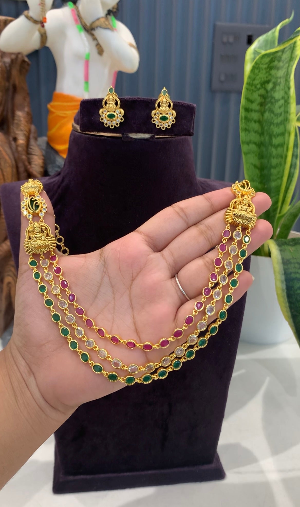 Beautiful multi color stones 3 layers necklace with pushback earrings