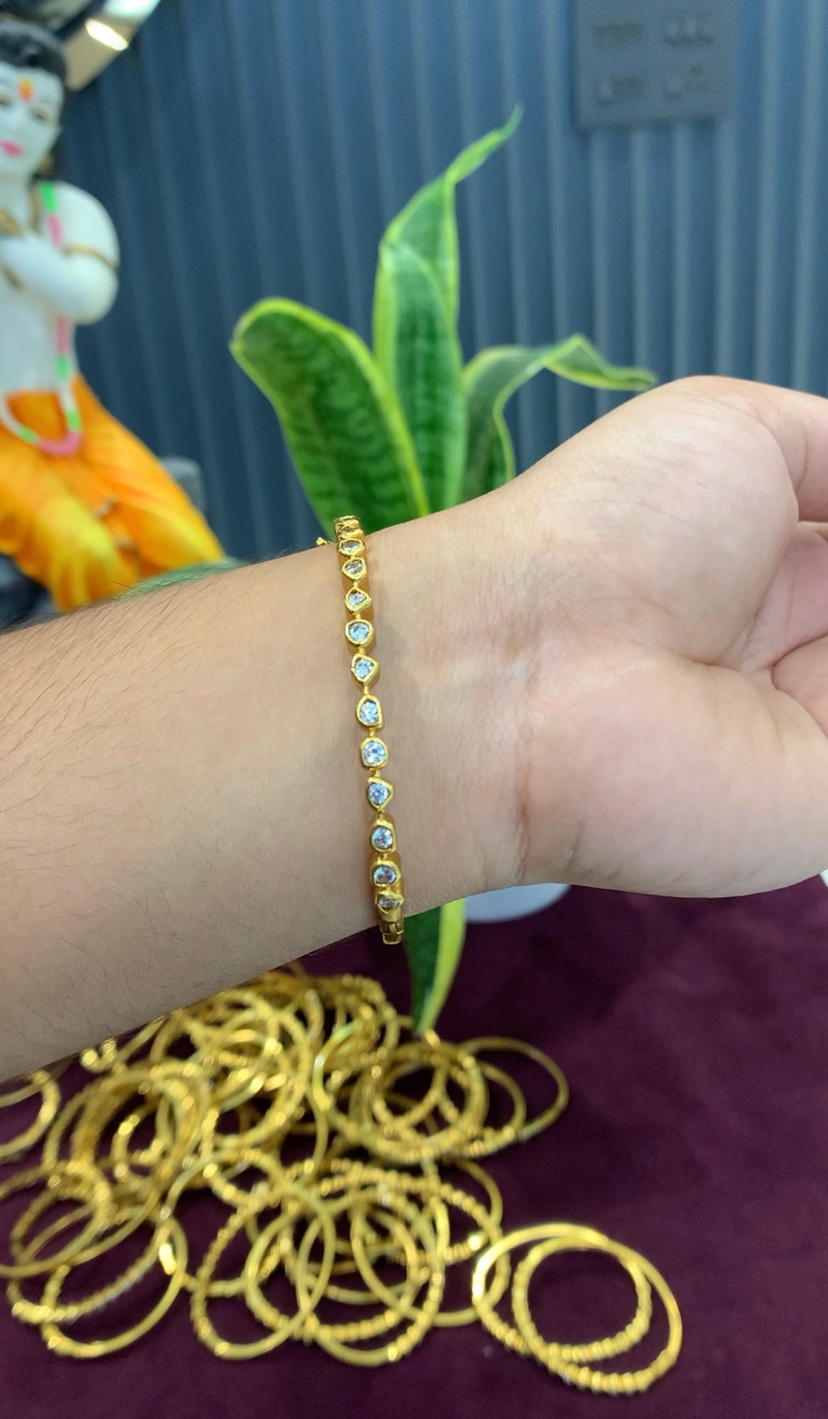 Beautiful uncut stones openable bracelet