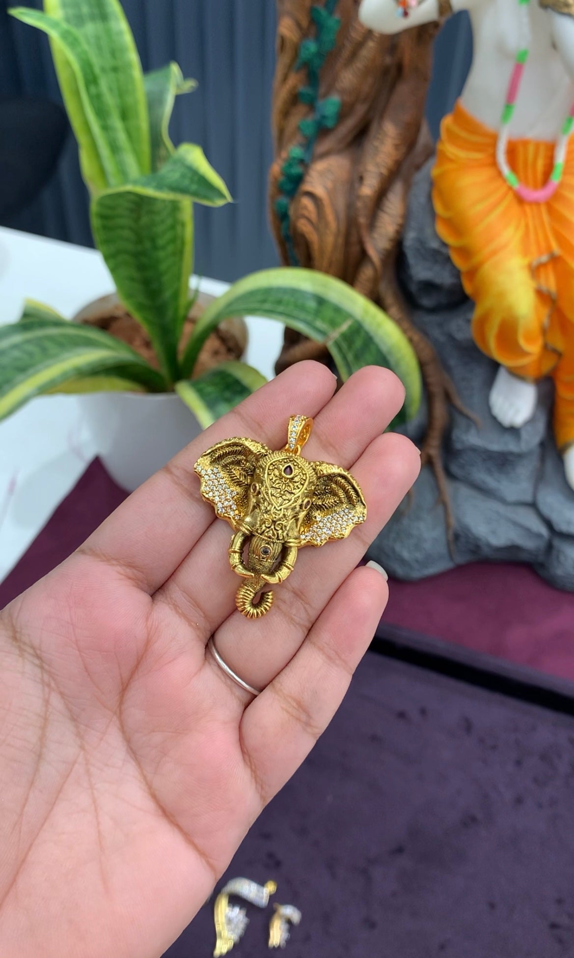 Beautiful elephant design hangble pendent