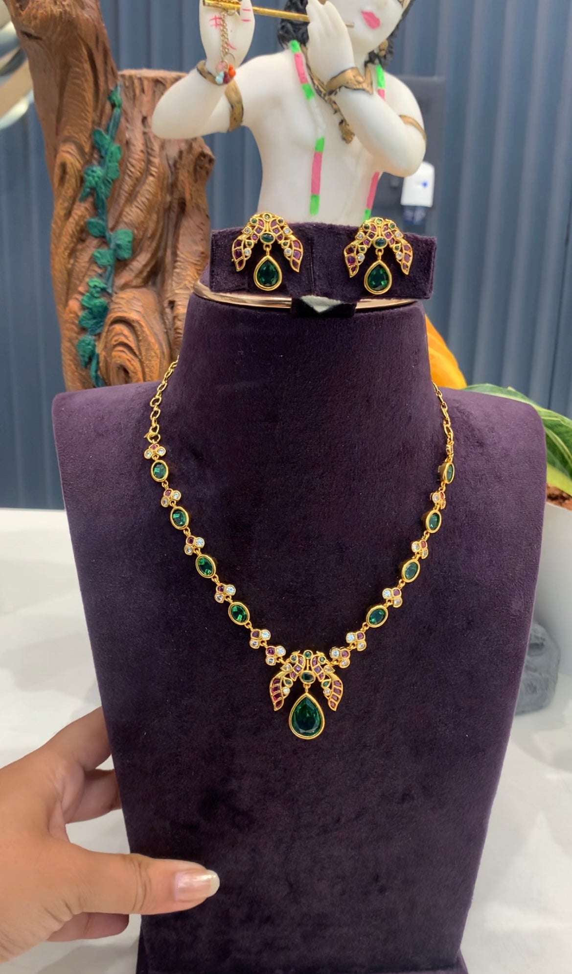 Beautiful pota stone simple necklace with pushback earrings