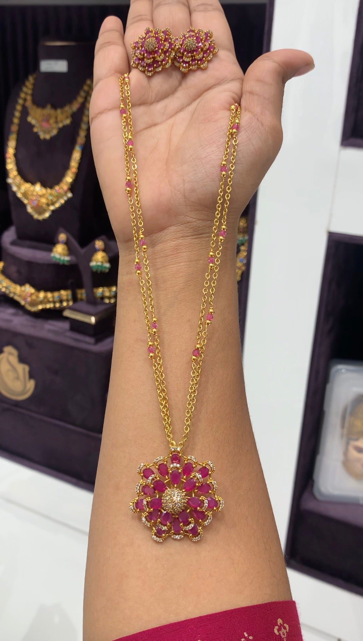 18inch chain with locket and earrings (pushback)