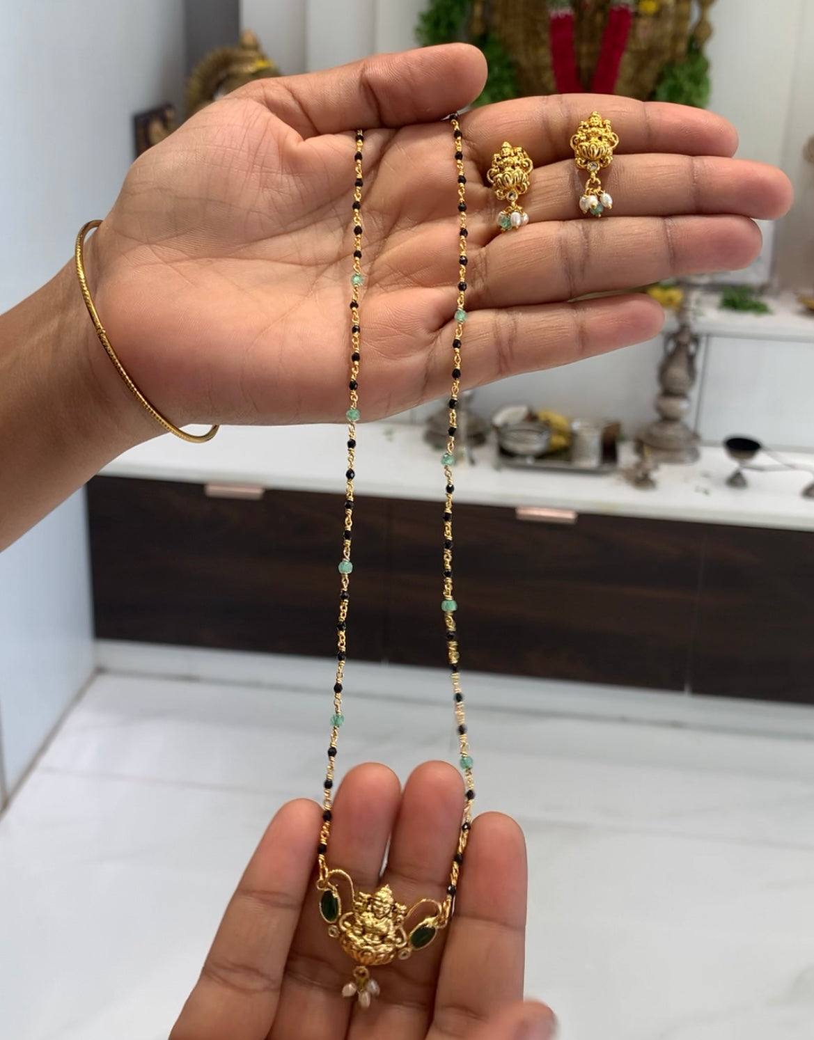 Beast Lakshmi devi pendant set with handmaking blackbeads chain 18 inchs long