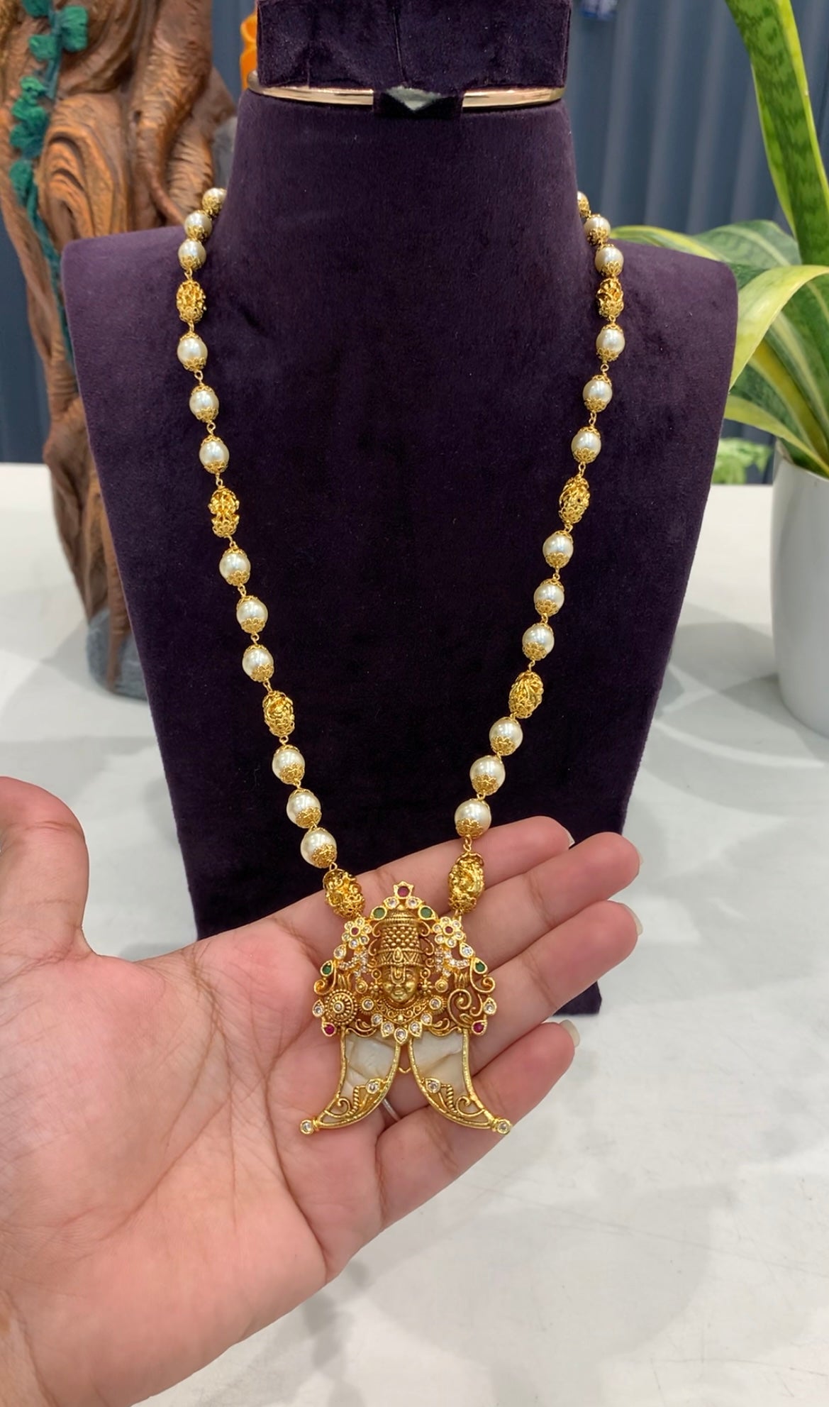 Beautiful balaji pendant tiger nail with nakshi balls & pearls mala 18 inchs long