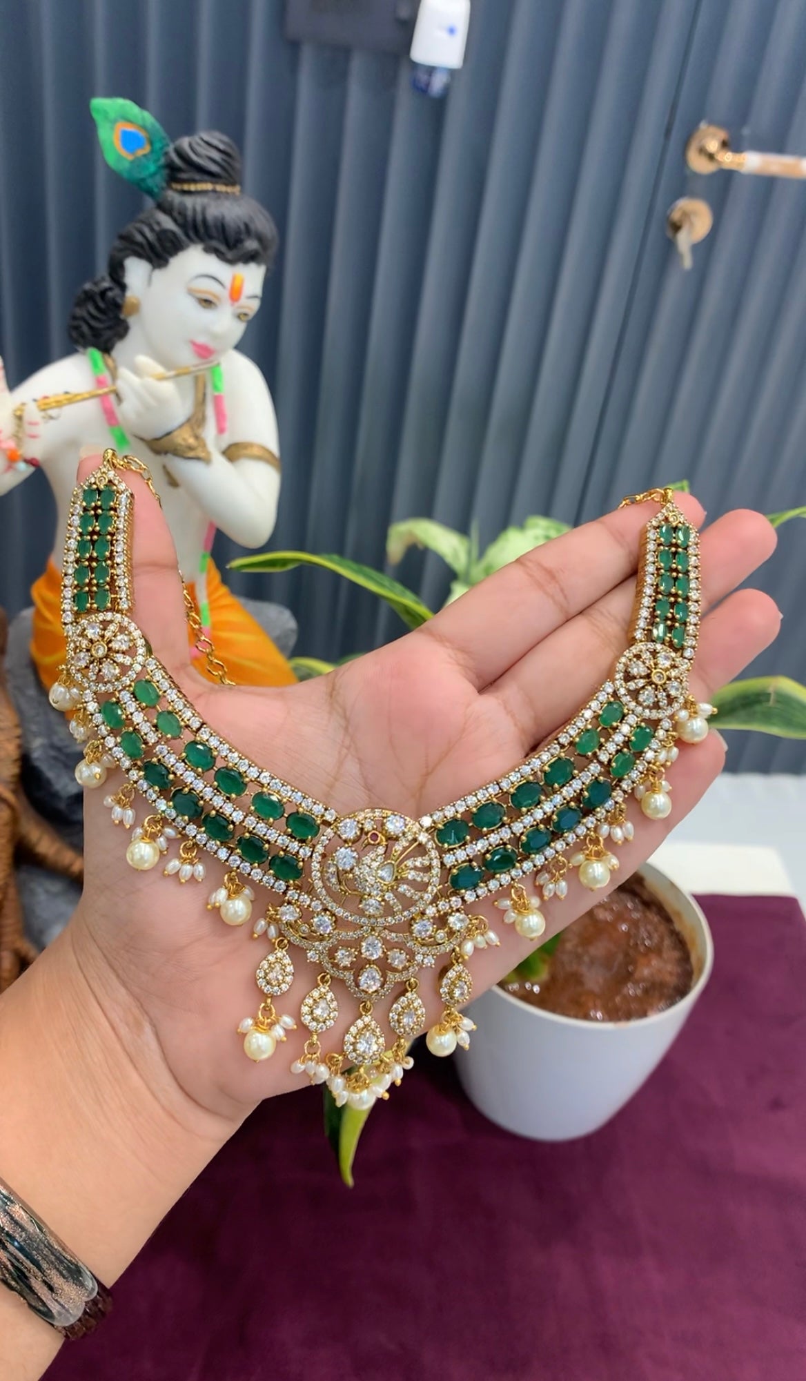 Beautiful Victoria polish neckset with pushback earrings