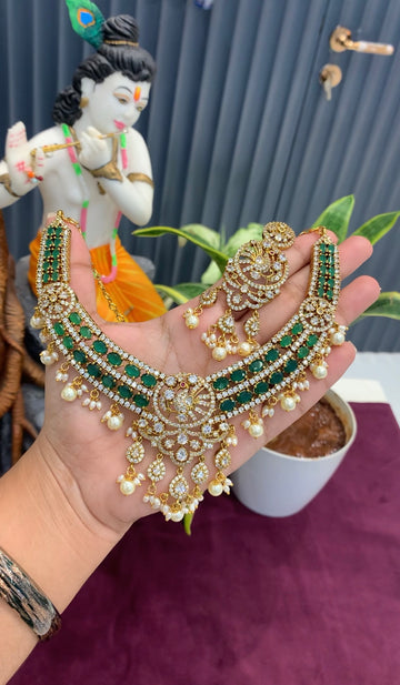 Beautiful Victoria polish neckset with pushback earrings