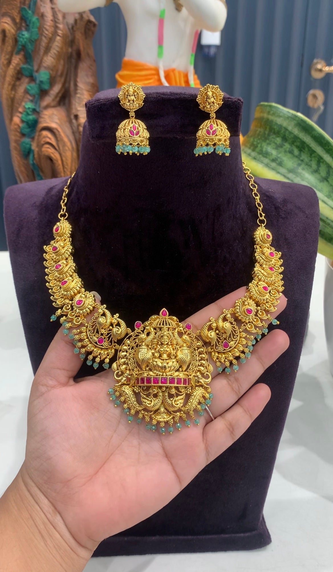 Beautiful jadau kundhan Lakshmi devi necklace set with pushback jumkis