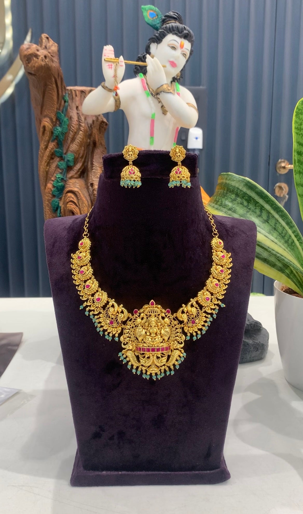 Beautiful jadau kundhan Lakshmi devi necklace set with pushback jumkis